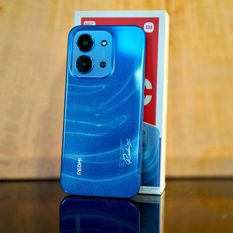 گوشی موبایل شیائومی مدل Redmi 15C 4G دو سیم کارت ظرفیت 256 گیگابایت و رم 8 گیگابایت به همراه 2 عدد کاور و 2 عدد محافظ صفحه نمایش