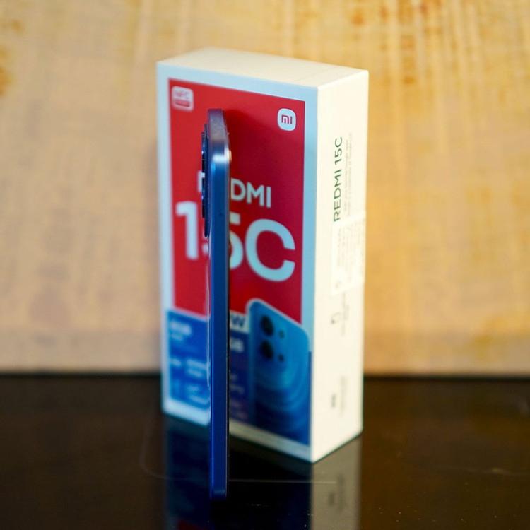 گوشی موبایل شیائومی مدل Redmi 15C 4G دو سیم کارت ظرفیت 256 گیگابایت و رم 8 گیگابایت به همراه 2 عدد کاور و 2 عدد محافظ صفحه نمایش