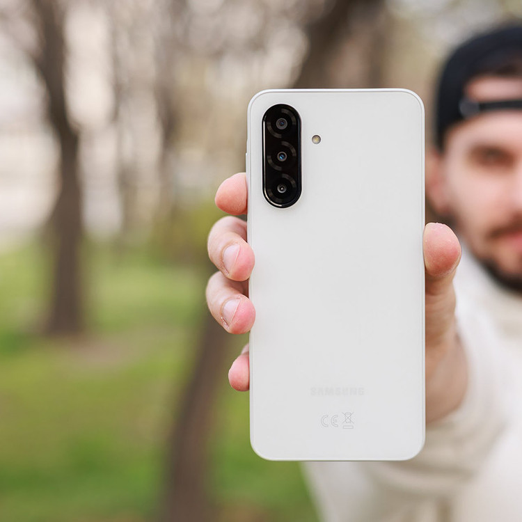 گوشی موبایل سامسونگ مدل Galaxy A26 دو سیم کارت ظرفیت 256 گیگابایت و رم 8 گیگابایت - ویتنام - به همراه شارژر 25 وات سامسونگ، 2 عدد قاب و 1 عدد محافظ صفحه نمایش