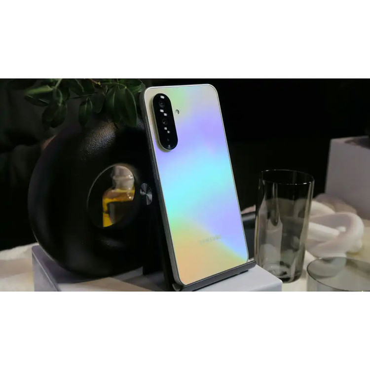 گوشی موبایل سامسونگ مدل Galaxy A36 دو سیم کارت ظرفیت 256 گیگابایت و رم 8 گیگابایت - ویتنام - به همراه شارژر 45 وات سامسونگ، 2 عدد قاب و 1 عدد محافظ صفحه نمایش