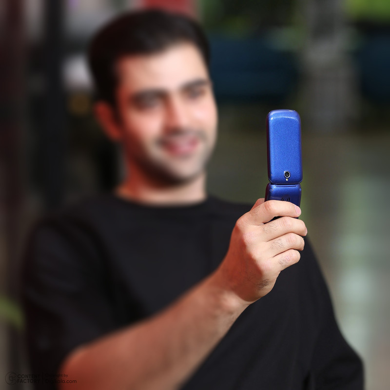 گوشی موبایل جی ال ایکس مدل C99 دو سیم کارت ظرفیت 32 مگابایت