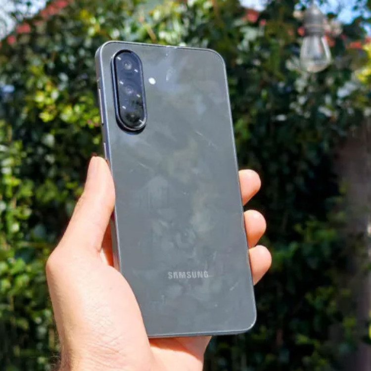 گوشی موبایل سامسونگ مدل Galaxy A36 دو سیم کارت ظرفیت 256 گیگابایت و رم 8 گیگابایت - ویتنام - به همراه هدفون بلوتوثی سامسونگ مدل Galaxy Buds FE