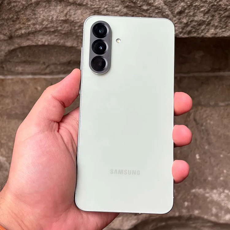 گوشی موبایل سامسونگ مدل Galaxy A56 دو سیم کارت ظرفیت 256 گیگابایت و رم 8 گیگابایت - ویتنام - به همراه شارژر 45 وات سامسونگ، 2 عدد قاب و 1 عدد محافظ صفحه نمایش