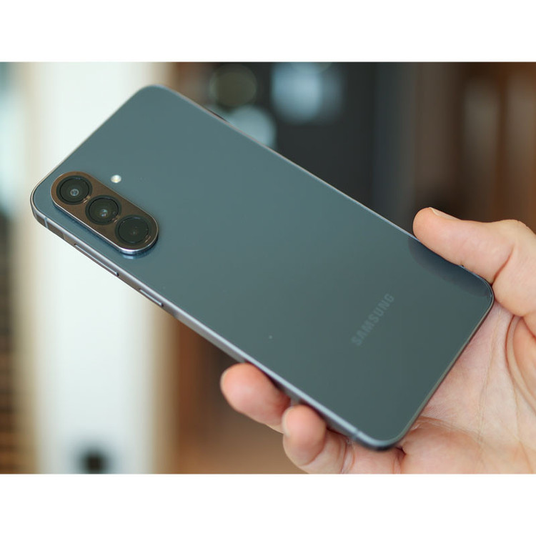 گوشی موبایل سامسونگ مدل Galaxy A56 دو سیم کارت ظرفیت 256 گیگابایت و رم 8 گیگابایت - ویتنام - به همراه شارژر 45 وات سامسونگ، 2 عدد قاب و 1 عدد محافظ صفحه نمایش