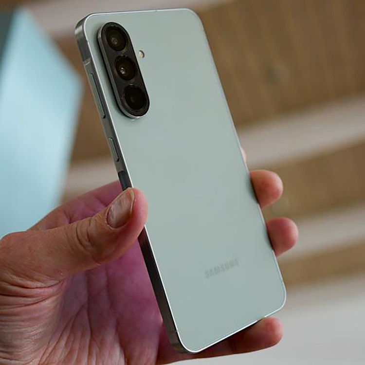 گوشی موبایل سامسونگ مدل Galaxy A56 دو سیم کارت ظرفیت 256 گیگابایت و رم 8 گیگابایت - ویتنام - به همراه شارژر 45 وات سامسونگ، 2 عدد قاب و 1 عدد محافظ صفحه نمایش