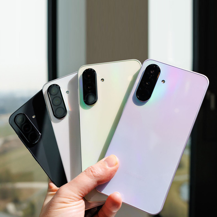 گوشی موبایل سامسونگ مدل Galaxy A36 دو سیم کارت ظرفیت 128 گیگابایت و رم 8 گیگابایت - ویتنام - به همراه شارژر 45 وات سامسونگ، 2 عدد قاب و 1 عدد محافظ صفحه نمایش